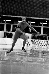Hilbert van der Duim gaat van start voor zijn rit op de 500 meter, Bestanddeelnr 930-5885