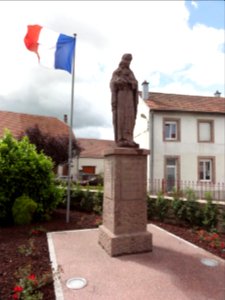 Hilbesheim (Moselle) monument aux morts avec statue Vierge et Enfant (01)