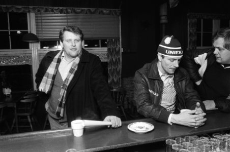 Hilbert van der Duim (r) met zijn zaakwaarnemer Piet Keizer, Bestanddeelnr 932-4531