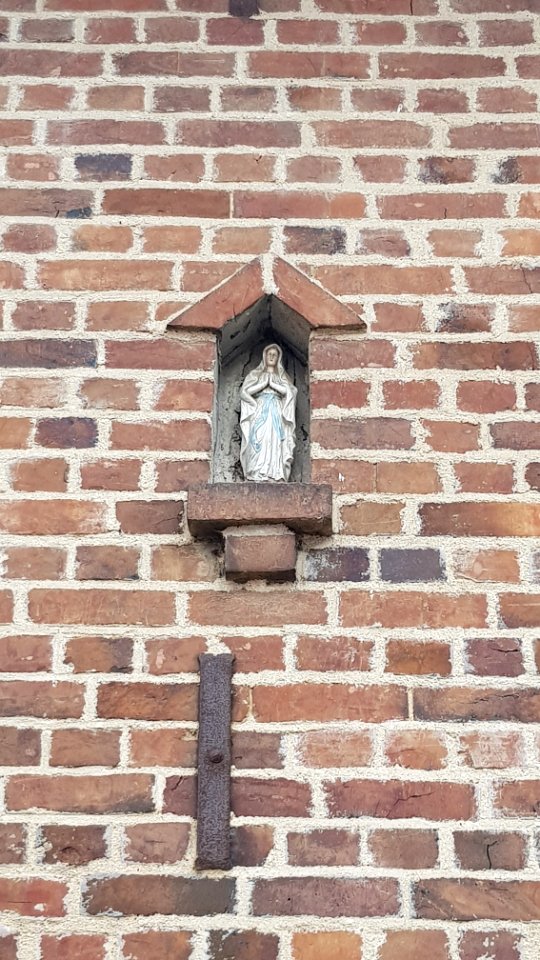 Hilleshagen-Mariabeeldje in gevel Hilleshagerweg 122 (4)