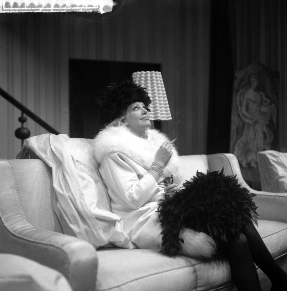 Hildegard Knef treedt op Nicht von gestern in de Philips Schouwburg te Eindhov, Bestanddeelnr 911-9779