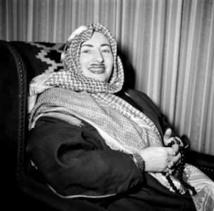 Hildegard van de Poll-Eschen verkleed als Arabier, Bestanddeelnr 254-3488