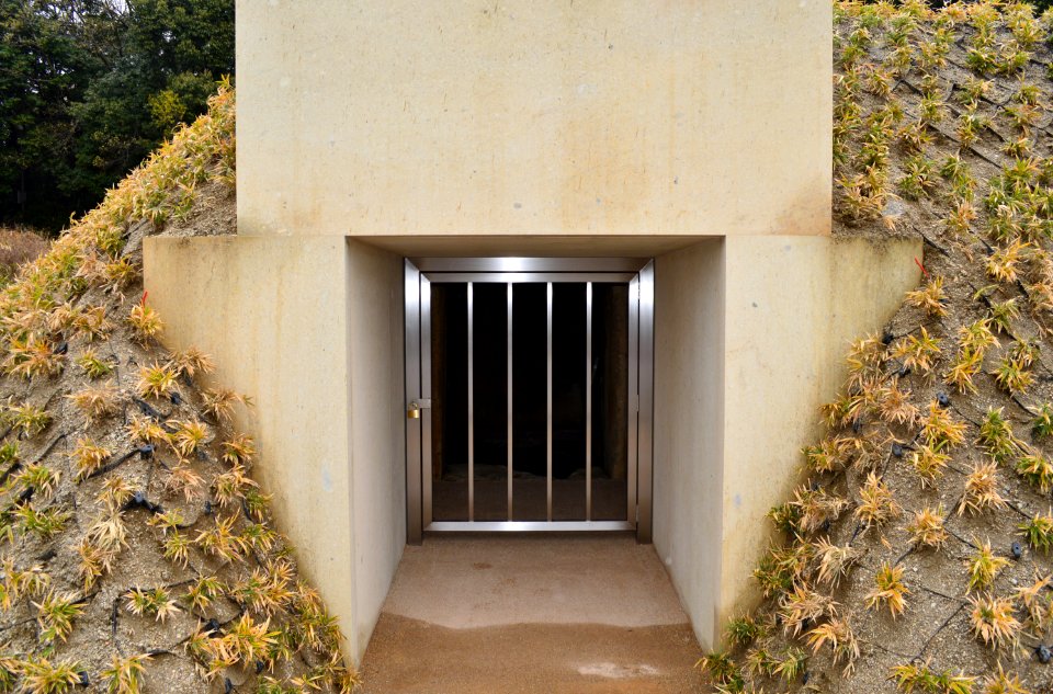 Hirano Tsukaanayama Kofun, entrance-2