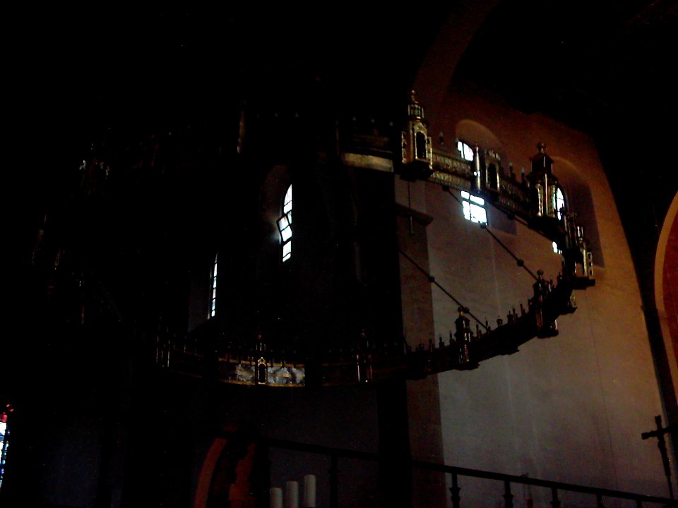 Hildesheim Kathedrale Mariä Himmelfahrt Innen Helizioleuchter 2