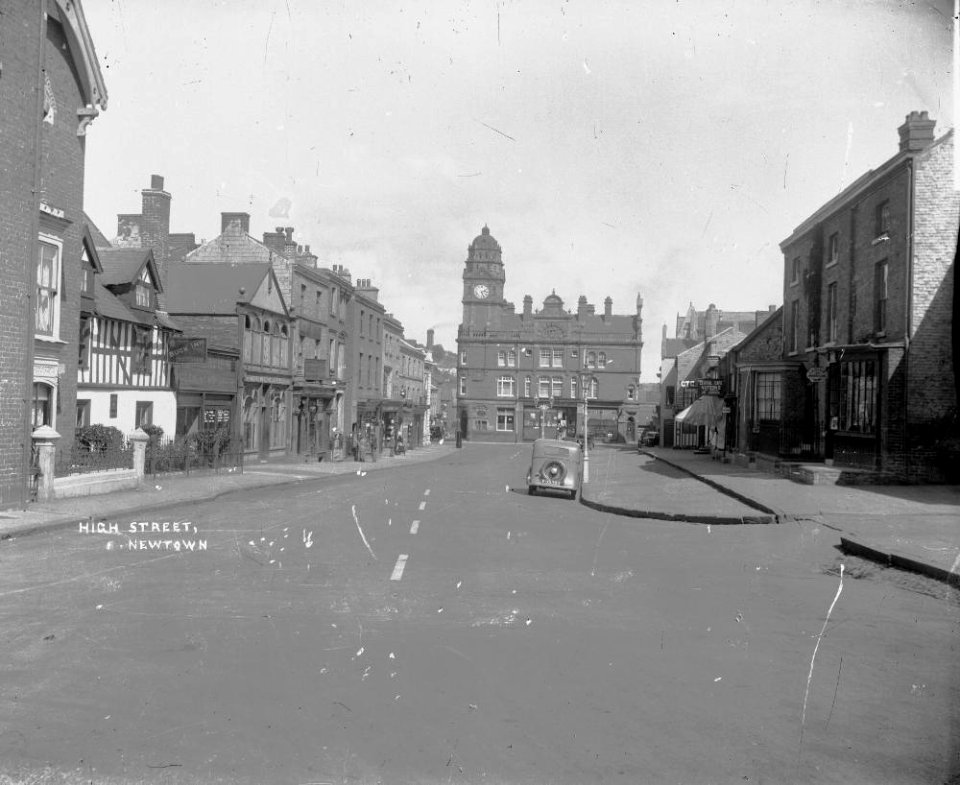 High Street, Newtown (1293995)