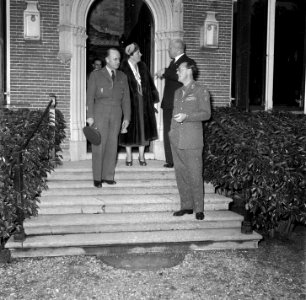 Hill ontvangt Generaal Gruenther op huis Raaphorst te Wassenaar, Bestanddeelnr 906-0367