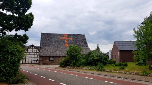 Hilleshagen-dakkruis Hilleshagerweg 47 (1)