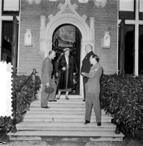 Hill ontvangt Generaal Gruenther op huis Raaphorst te Wassenaar, Bestanddeelnr 906-0368