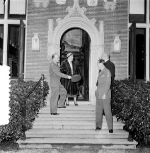 Hill ontvangt Generaal Gruenther op huis Raaphorst te Wassenaar, Bestanddeelnr 906-0370