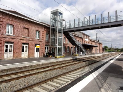 Hirson (Aisne) la gare, quais, passerelle et ascenseur