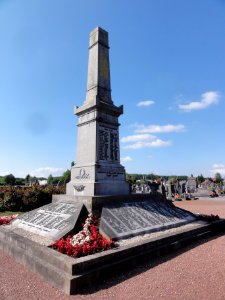 Hirson (Aisne), cimetière, monument aux morts francais (01)