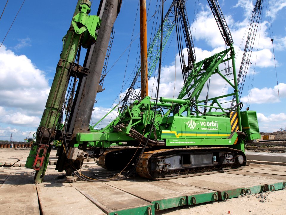 Hitachi 700GLS (owner Voorbij funderingstechniek) p3
