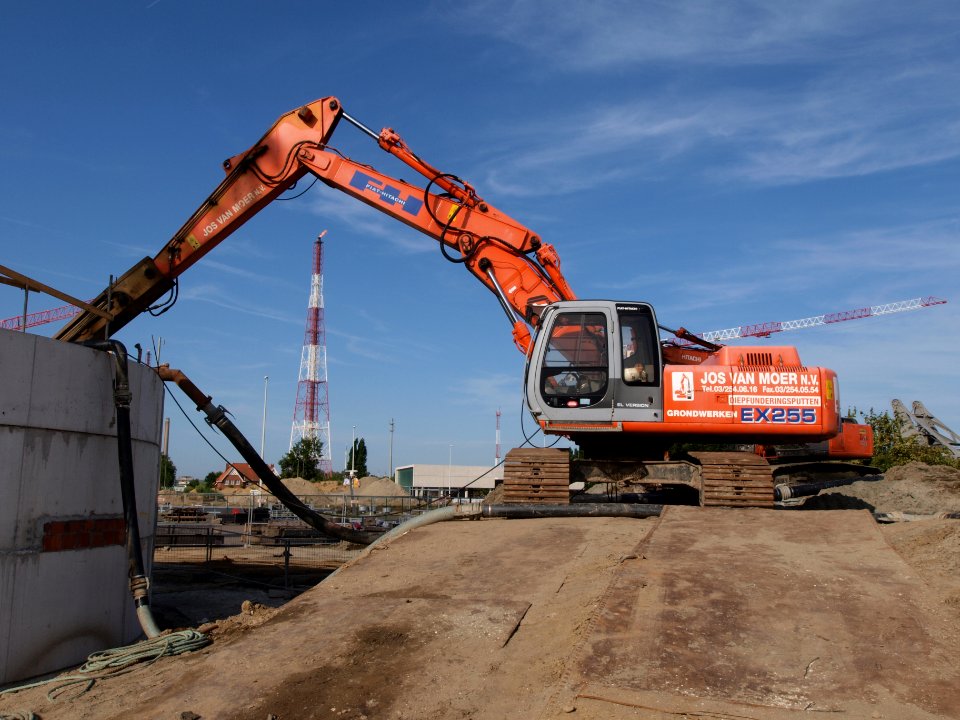 Hitachi EX255 (owner Jos van Moer bv) p1