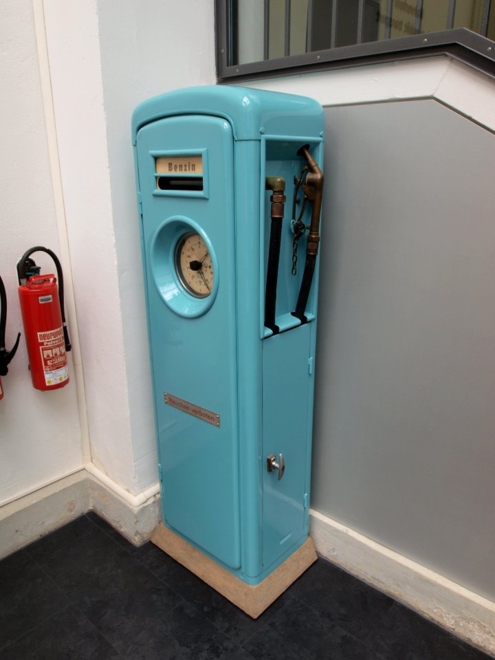 Historical German petrol pump pic1