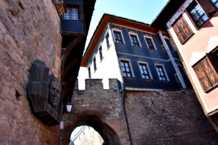 Hissar Kapiya With Bas Relief Of Tsanko Lavrenov And Back Of The Ethnographic Museum Old Plovdiv (158046401)