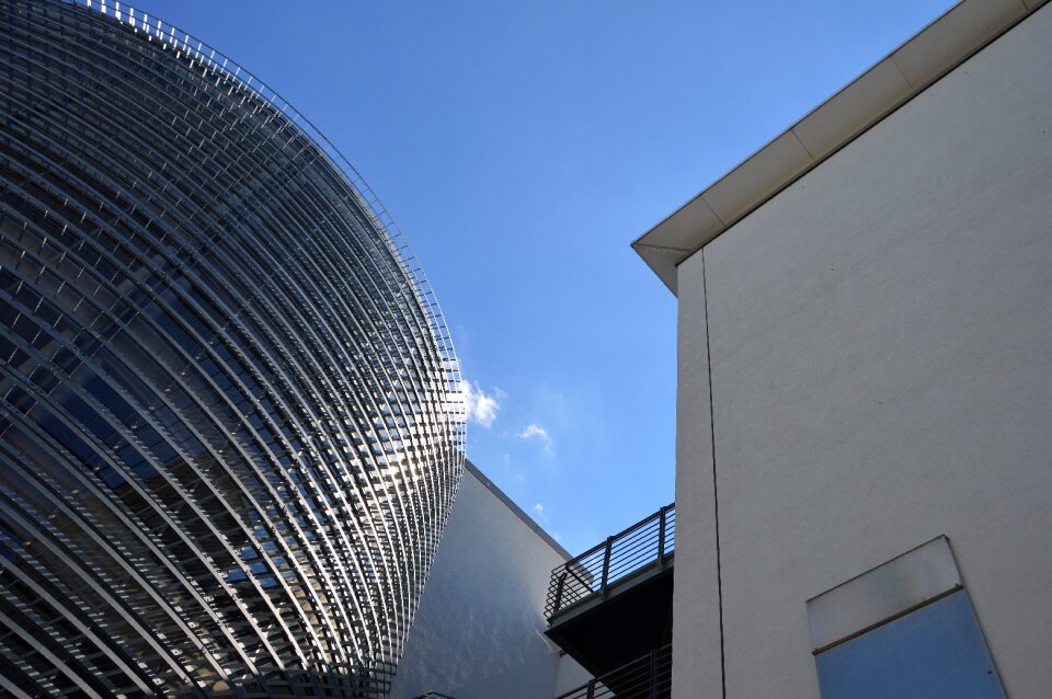 Glass mirroring cloud