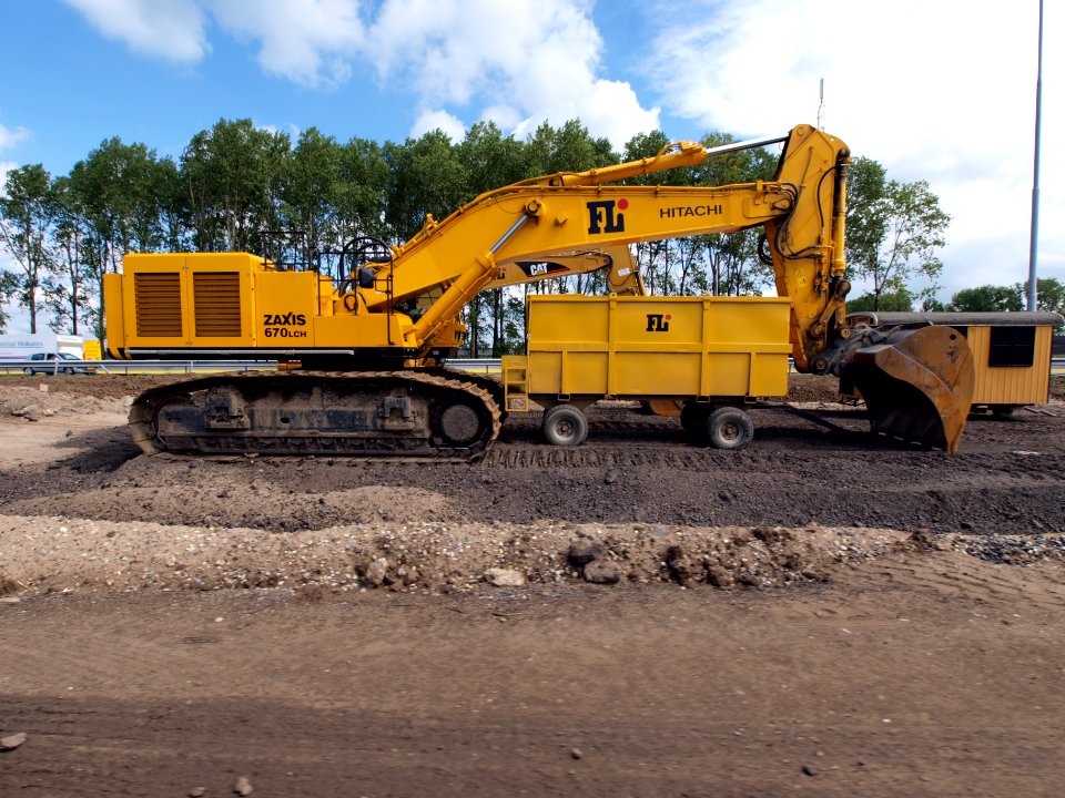 Hitachi Zaxis 670LCH p3