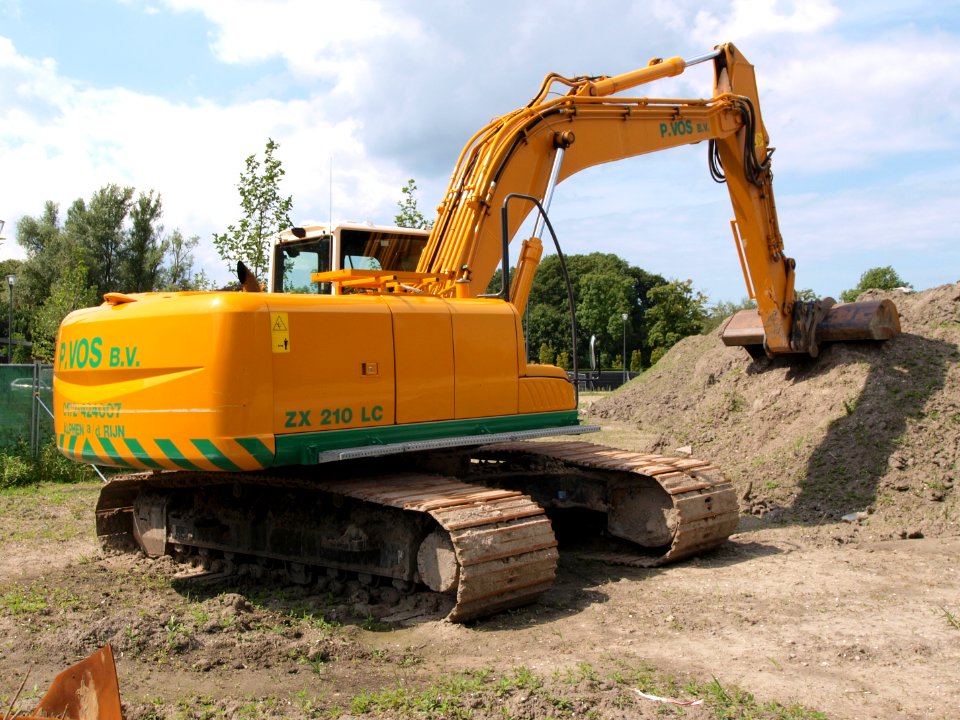 Hitachi ZX 210 LC p1