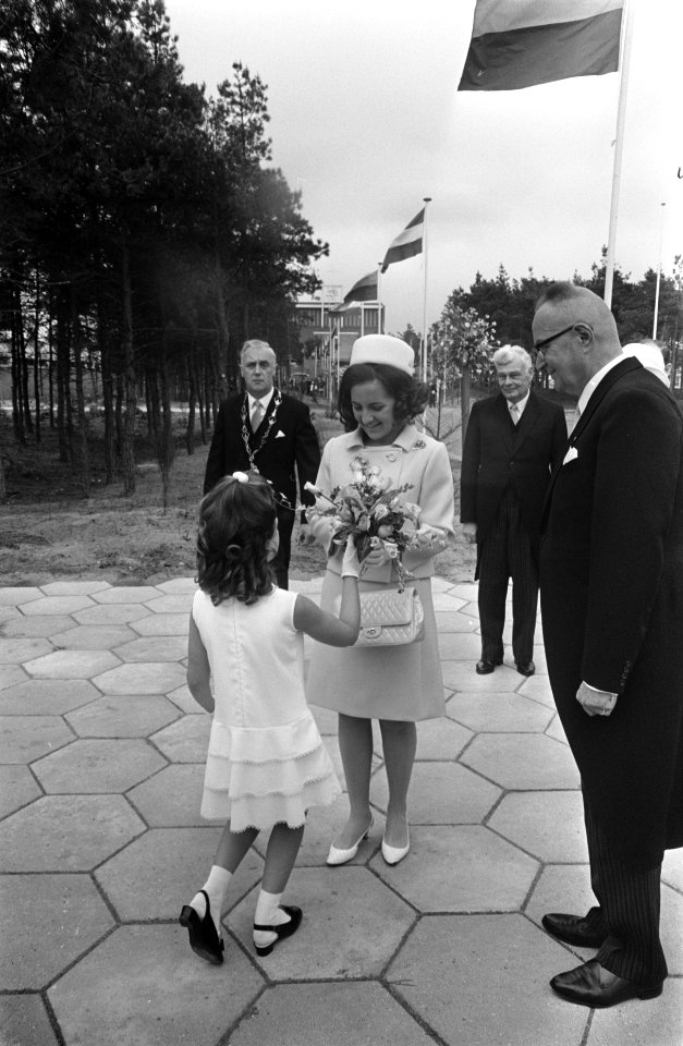 HKH Prinses Margriet opent Christelijk Centrum voor Geesteszwakken De Hartenbe, Bestanddeelnr 922-4314