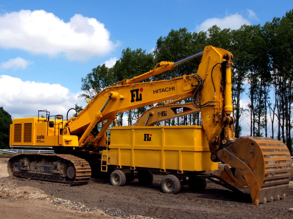 Hitachi Zaxis 670LCH p2