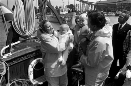 HKH Pr. Beatrix en Pr. Claus met Pr. Friso en Pr. Willem Alexander aan boord van, Bestanddeelnr 922-4941