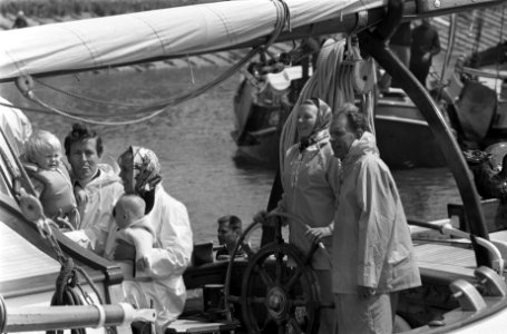 HKH Pr. Beatrix en Pr. Claus met Pr. Friso en Pr. Willem Alexander aan boord van, Bestanddeelnr 922-4955