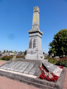 Hirson (Aisne), cimetière, monument aux morts francais (02)
