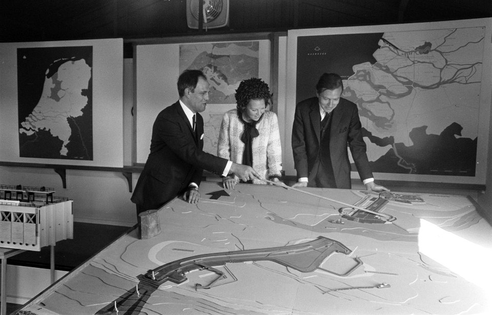 HKH pr. Beatrix en Pr. Claus bezoeken Zeeland Prinses Beatrix en Prins Claus , k, Bestanddeelnr 922-3150