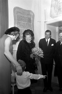 HKH Pr. Beatrix en ZKH Pr. Claus waren aanw. bh Conc t.g.v. het 20 jarig bestaa, Bestanddeelnr 922-2934