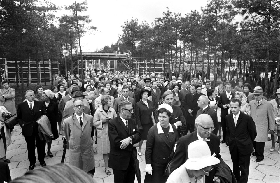 HKH Prinses Margriet opent Christelijk Centrum voor Geesteszwakken De Hartenbe, Bestanddeelnr 922-4318