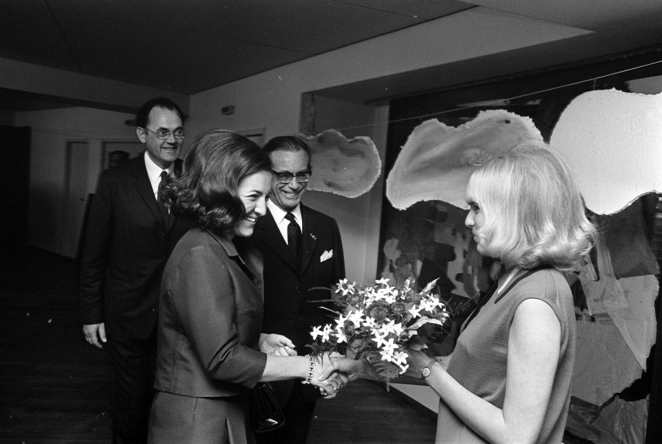 HKH Prinses Margriet en mr. van Vollenhoven waren aan bij de toneelavond van 8e , Bestanddeelnr 922-4231