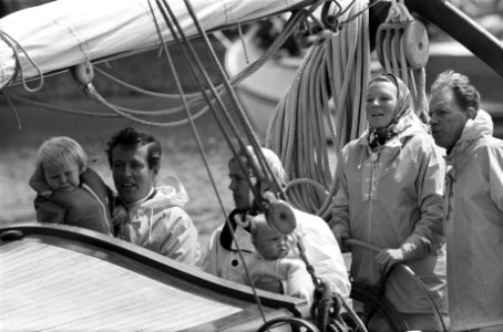 HKH Pr. Beatrix en Pr. Claus met Pr. Friso en Pr. Willem Alexander aan boord van, Bestanddeelnr 922-4952