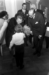 HKH Pr. Beatrix en ZKH Pr. Claus waren aanw. bh Conc t.g.v. het 20 jarig bestaa, Bestanddeelnr 922-2932
