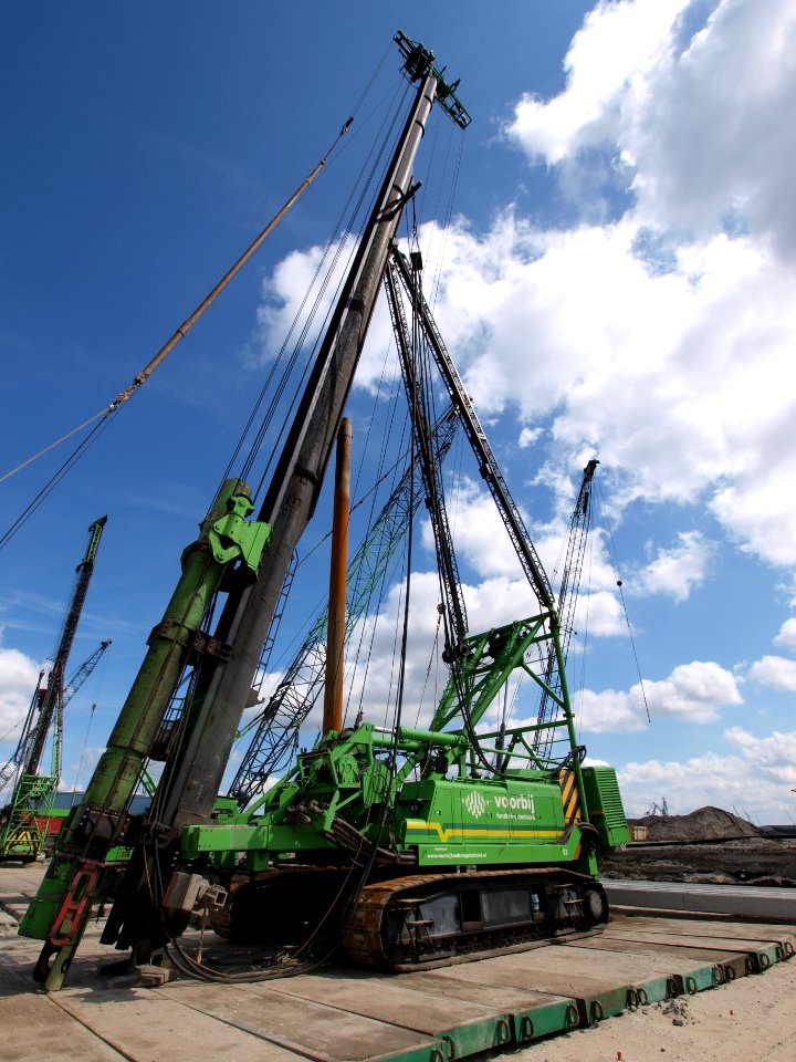 Hitachi 700GLS (owner Voorbij funderingstechniek) p2