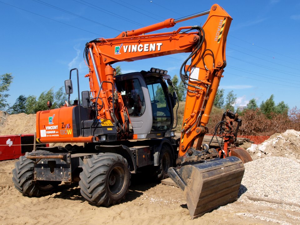 Hitachi Zaxis 130W (owner Vincent verhuur bv) p2