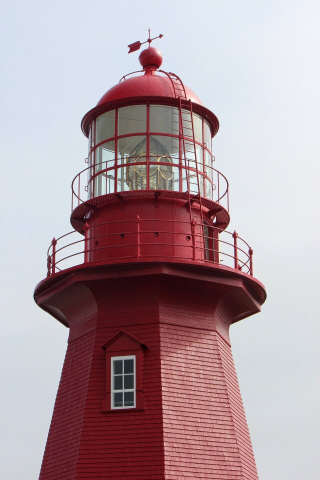 Travelling lighthouse red