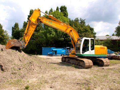 Hitachi ZX 210 LC p3