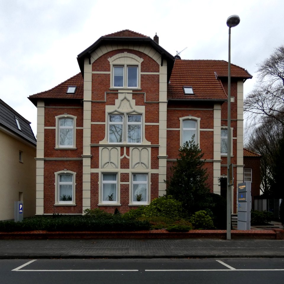 Hindenburgallee 17