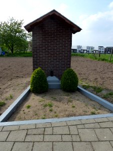 Hingen (Echt-Susteren) wegkruis in renovatie , Hoogveldseweg