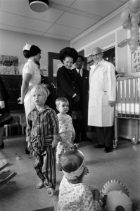 HKH Prinses Margriet opent Sint Claraziekenhuis te Rotterdam Prinses Margriet en, Bestanddeelnr 922-3333