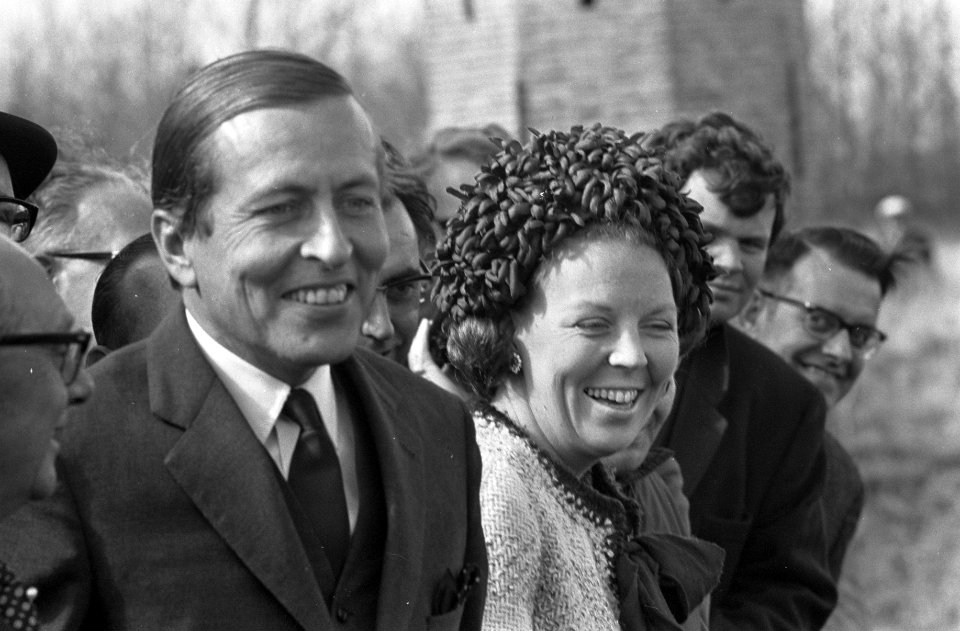 HKH pr. Beatrix en Pr. Claus bezoeken Zeeland Prins Claus en Prinses Beatrix , k, Bestanddeelnr 922-3138