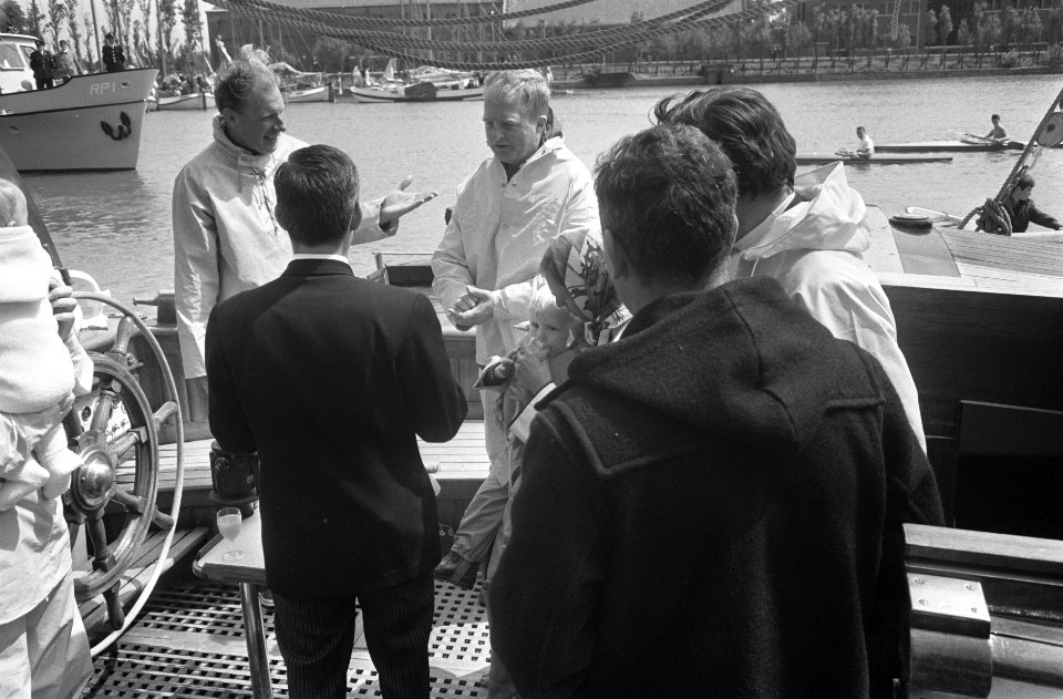 HKH Pr. Beatrix en Pr. Claus met Pr. Friso en Pr. Willem Alexander aan boord van, Bestanddeelnr 922-4951