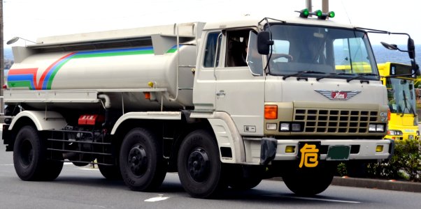 Hino Super Dolphin GN27