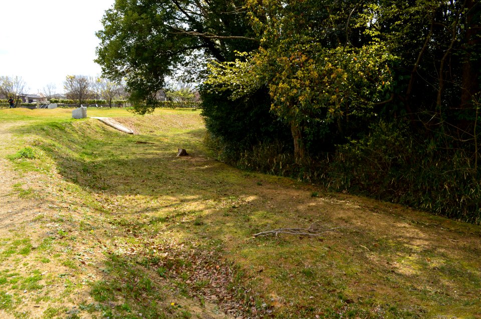 Hitozuka Kofun, hori