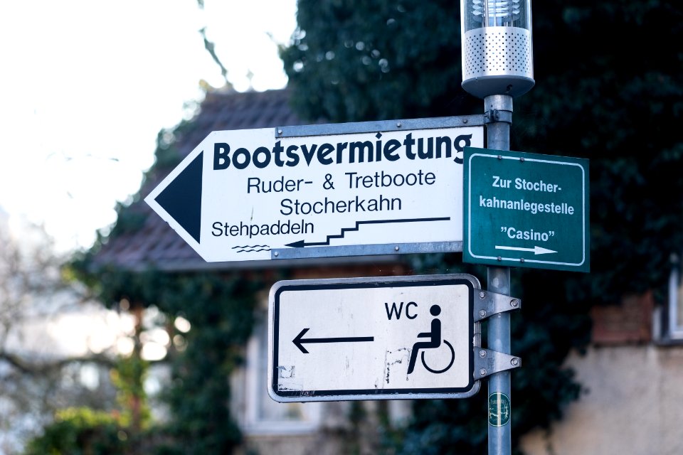 Hinweisschild zur Bootsvermietung Märkle in Tübingen