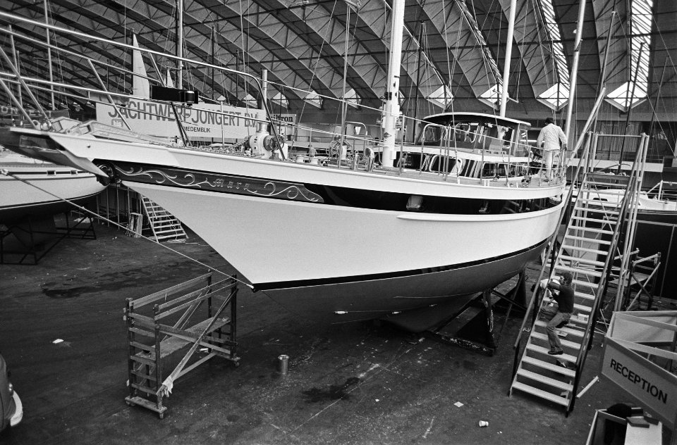 Hiswa van 13-03 t-m 22-03 in Amsterdamse RAI, het duurste schip op Hiswa, een motorzeiler, Bestanddeelnr 931-3681
