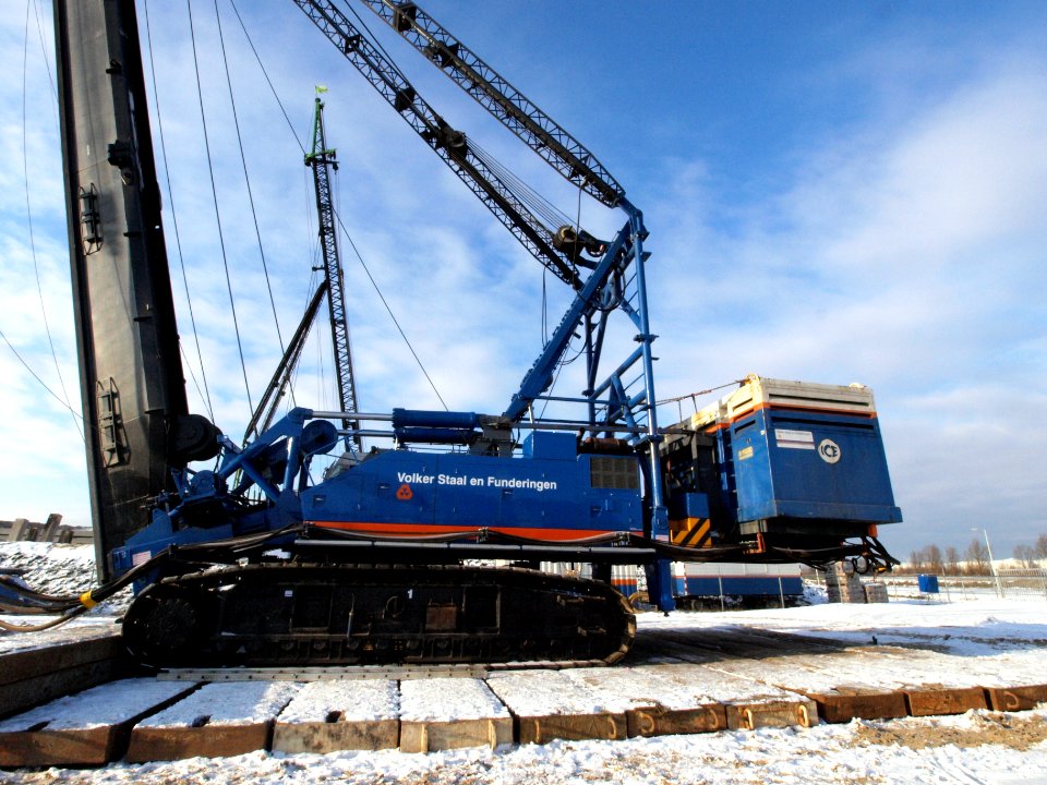Hitachi KH 230 GLS crawler crane near Amsterdam pic-003