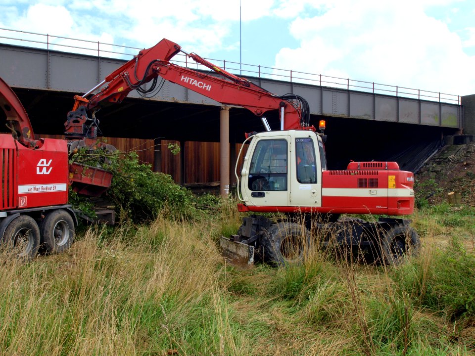 Hitachi owned by van Weert Rondhout BV p2