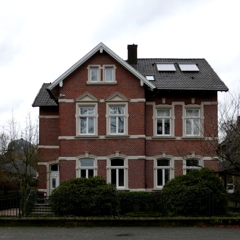 Hindenburgallee 11