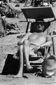 Hittegolf, mensen op het strand, Bestanddeelnr 928-6705